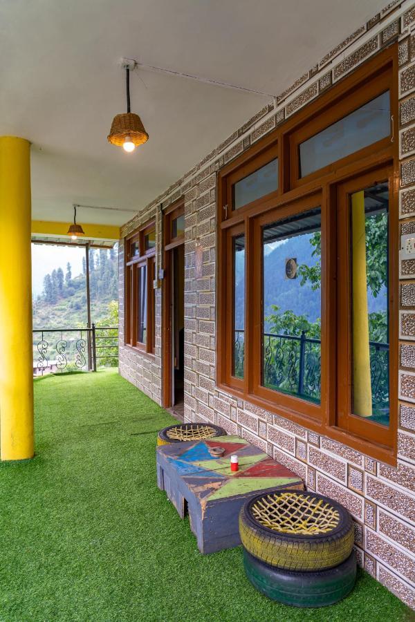 Whoopers Hostel Tosh Экстерьер фото