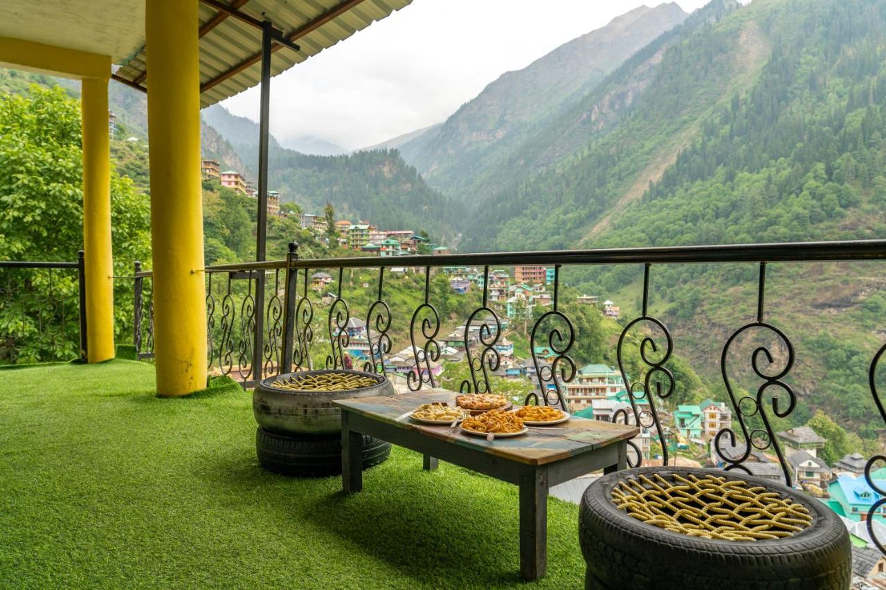 Whoopers Hostel Tosh Экстерьер фото